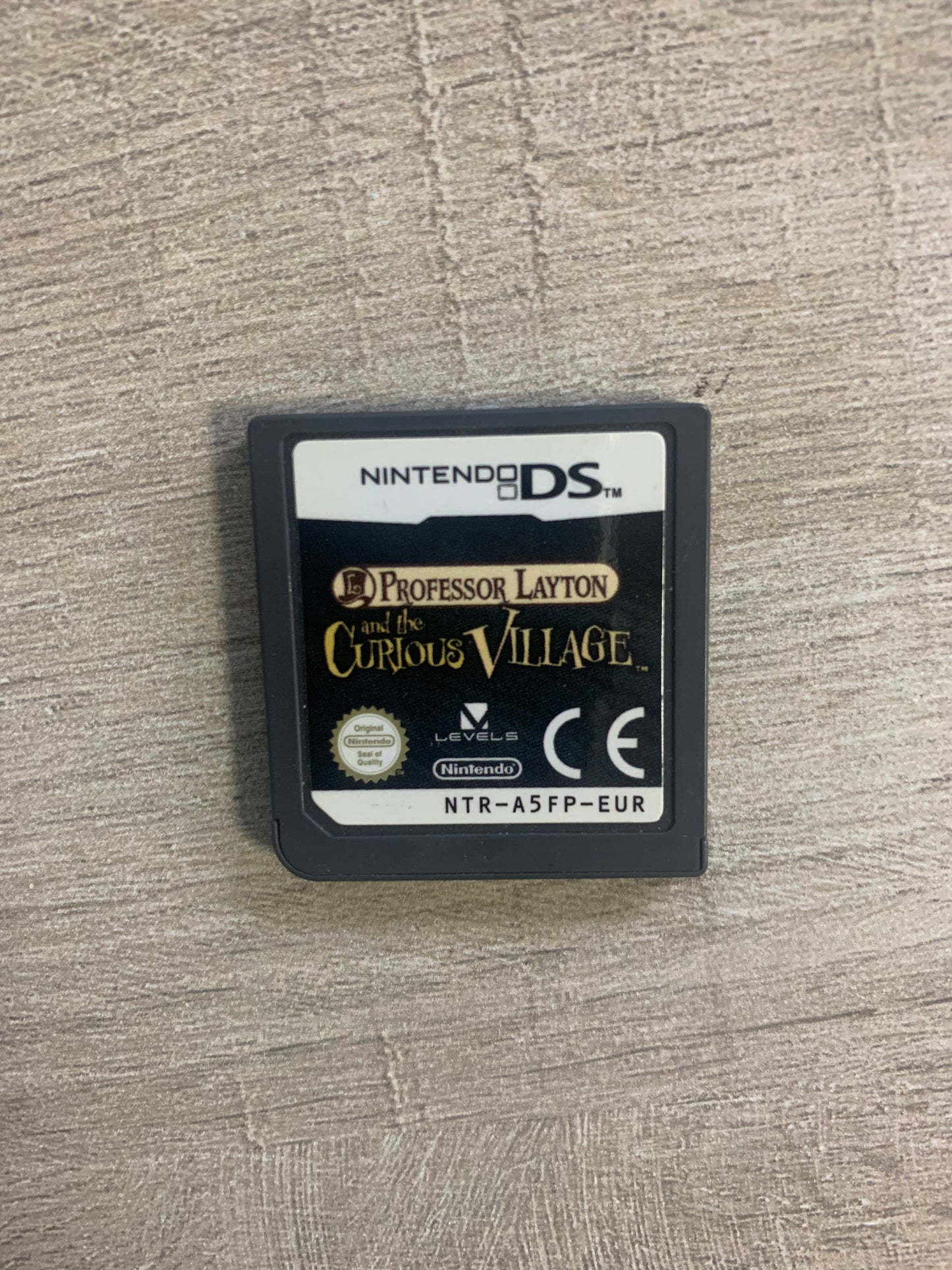 Professor Layton and the Curious Village (Los) - Nintendo DS
