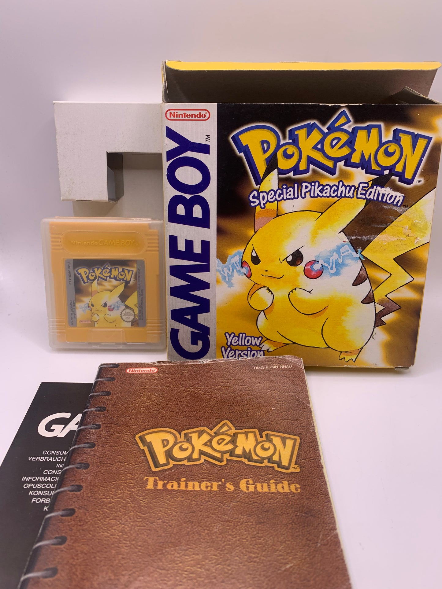 Pokémon Yellow: Special Pikachu Edition (CIB) – Game Boy Classic