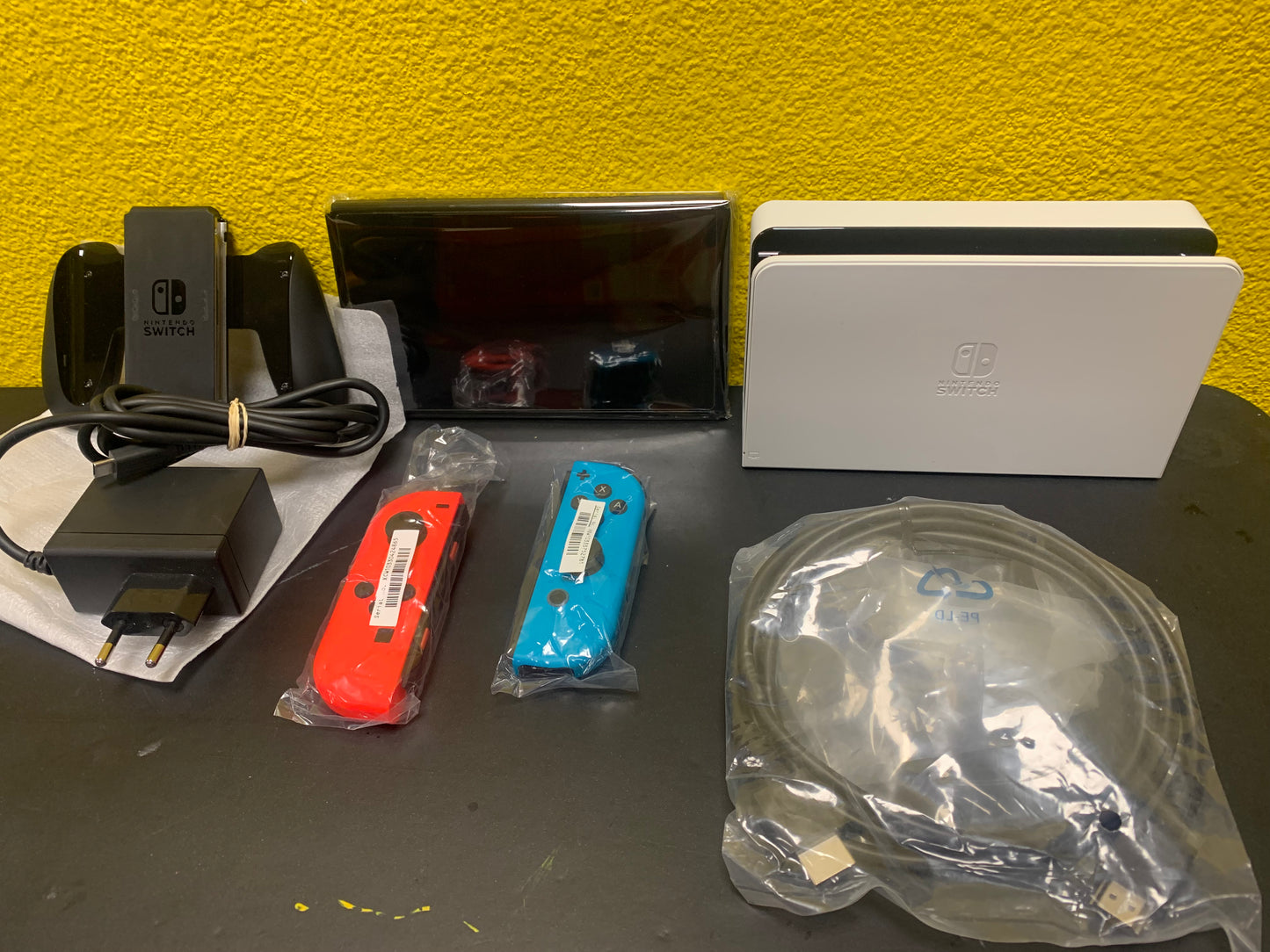 Nintendo Switch OLED (Wit, rood/baluwe controllers)