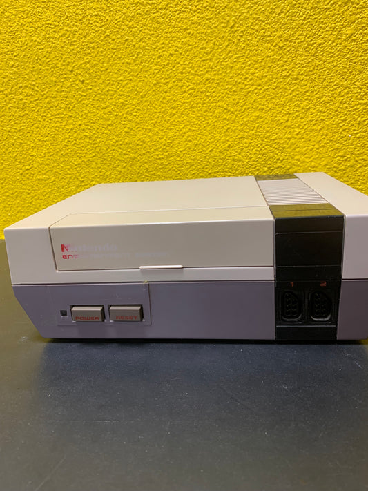 NES Console (Label lichtelijk vervaagd)