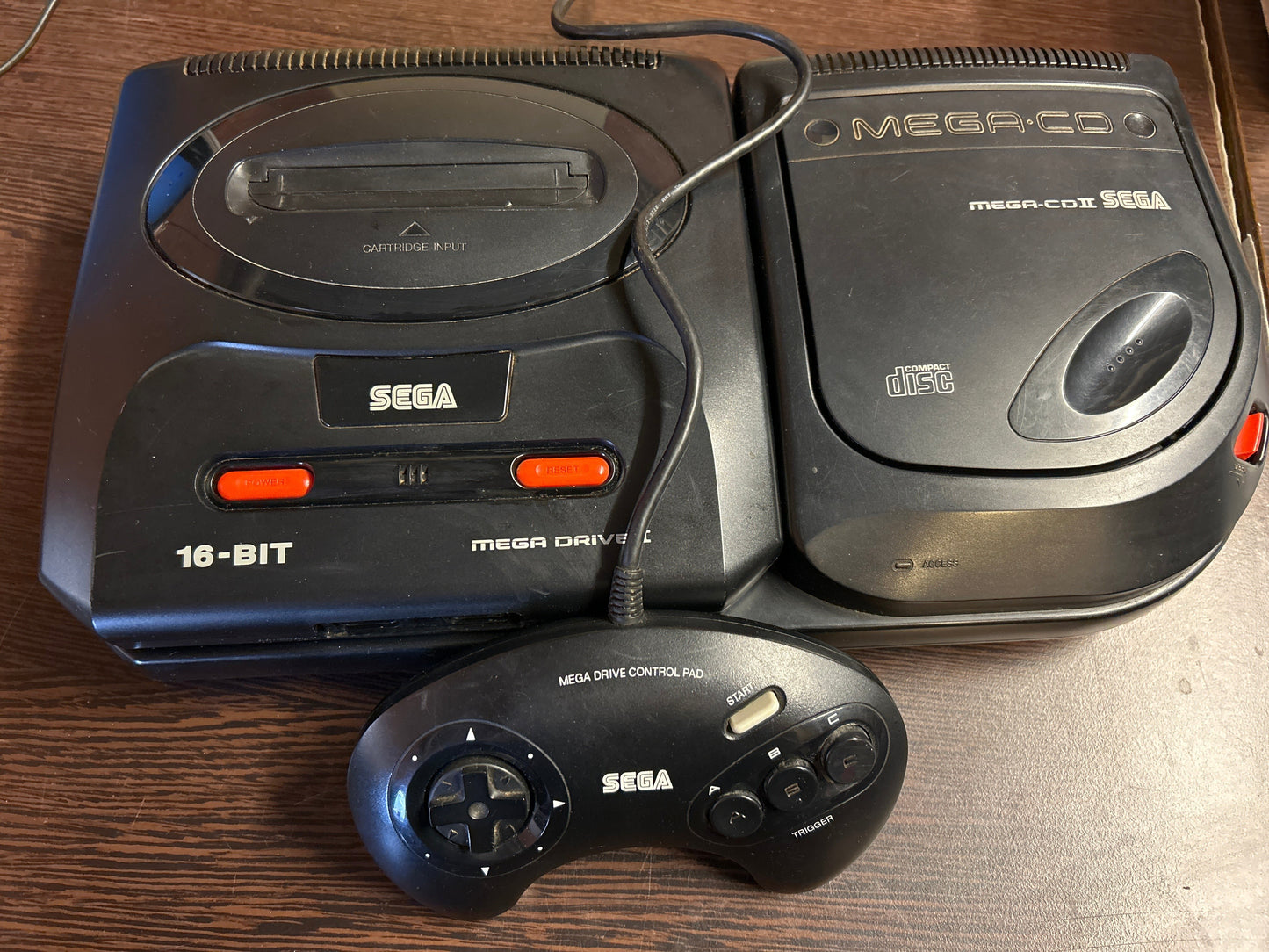 Sega megadrive 2 + Mega cd 2 [Controller is slecht] - Sega