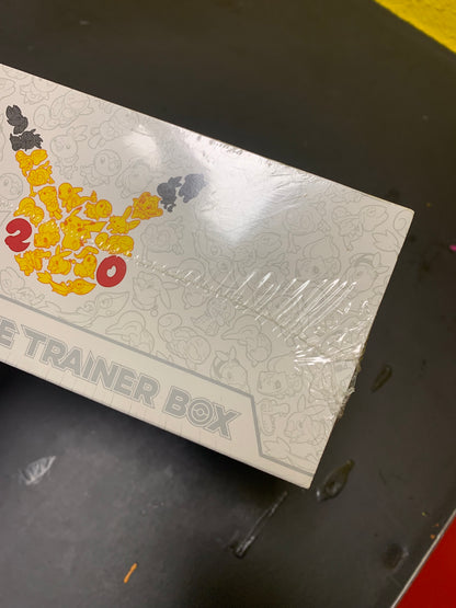 20Th Anniversary Generations Elite Trainer Box - Pokémon (SEAL BESCHADIGD KIJK BESCHRIJVING)