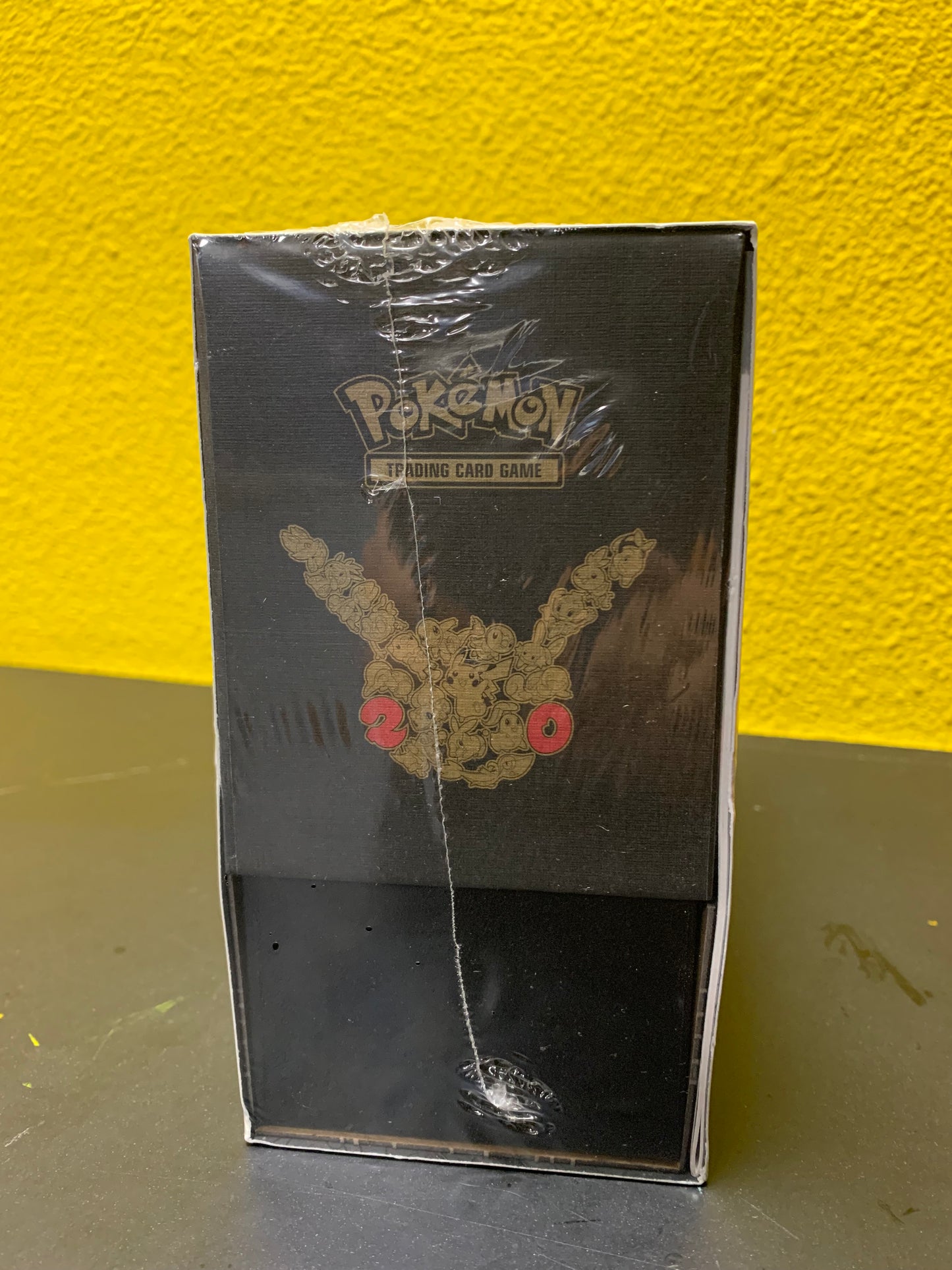 20Th Anniversary Generations Elite Trainer Box - Pokémon (SEAL BESCHADIGD KIJK BESCHRIJVING)