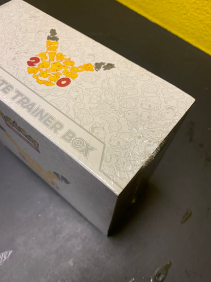 20Th Anniversary Generations Elite Trainer Box - Pokémon (SEAL BESCHADIGD KIJK BESCHRIJVING)