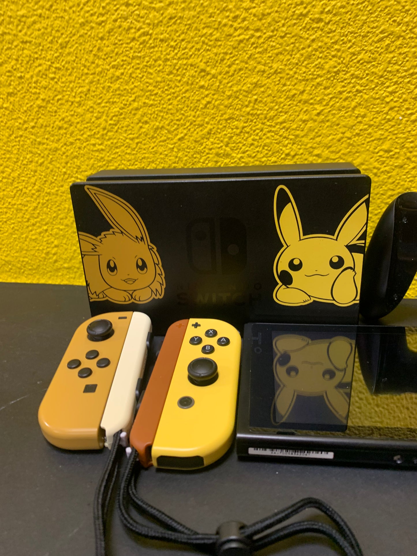 Switch Console Pikachu & Eevee Edition (GEEN GAME/POKÉBALL)