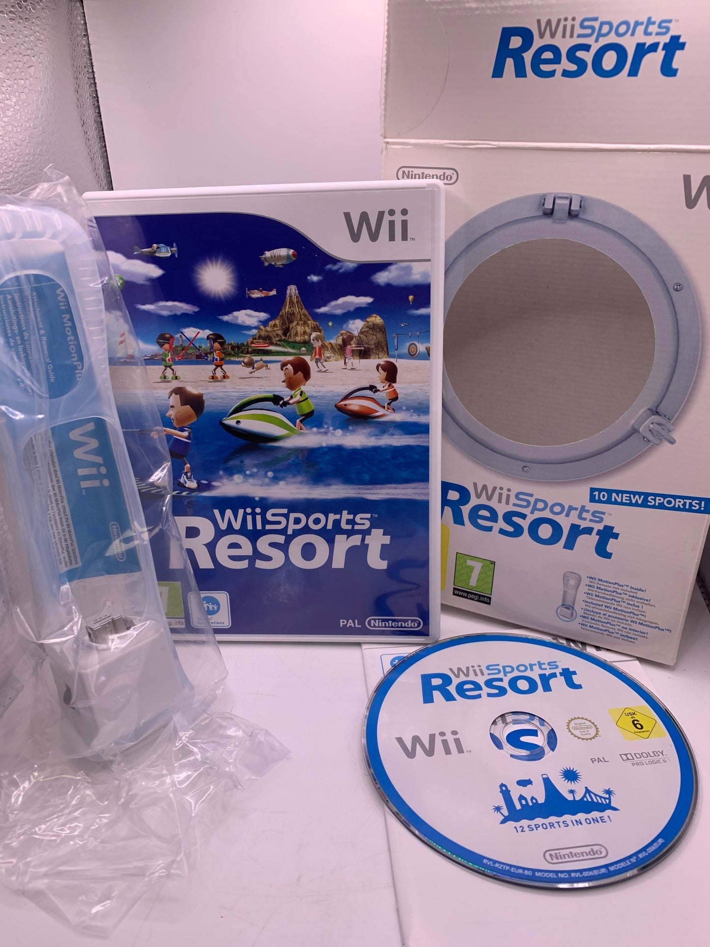 Wii Sports Resort (Wii MotionPlus Bundle) – Nintendo Wii