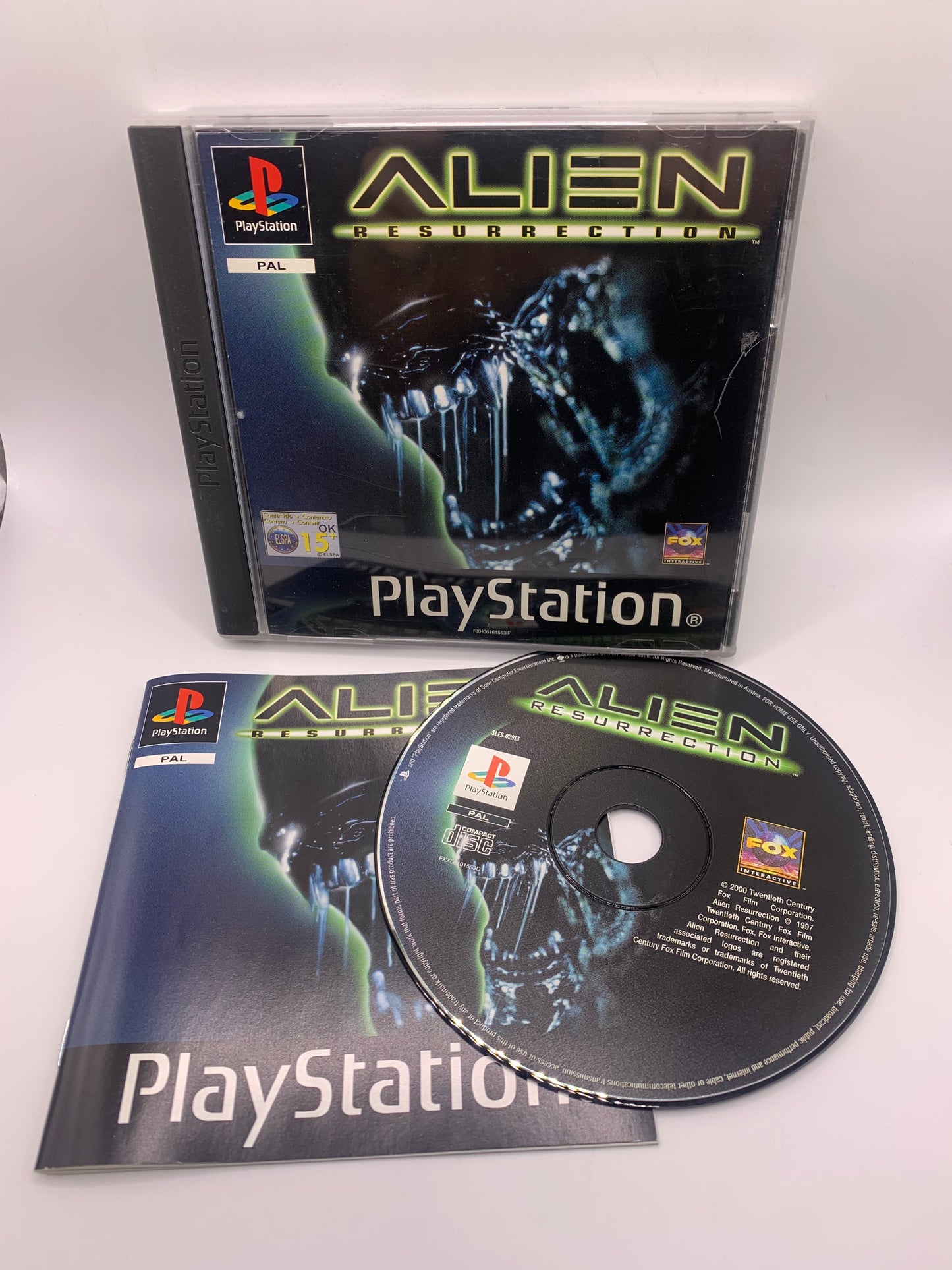 Alien Resurrection (Case achter bescahdigd) – PlayStation
