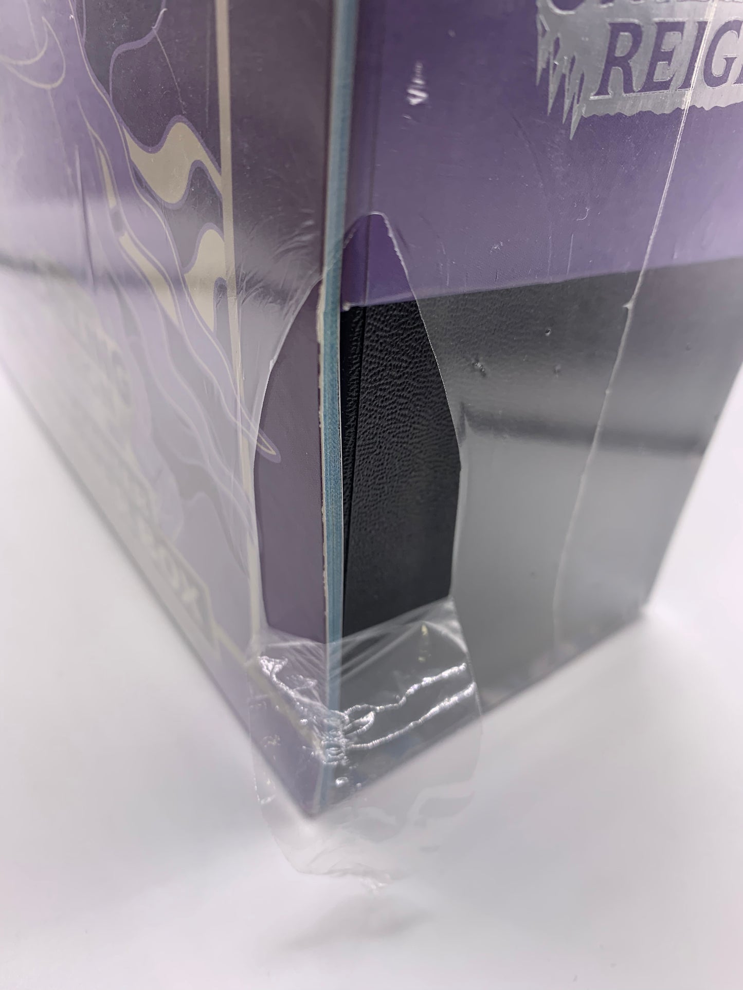 Pokemon Sword & Shield: Chilling Reign - Pokemon Center Elite Trainer Box: Shadow Rider Calyrex (Seal beschadigd)