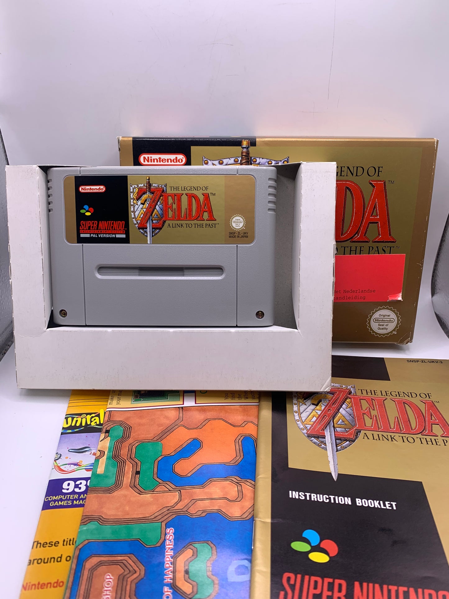 The Legend of Zelda: A Link to the Past (CIB, sticker op case) - SNES