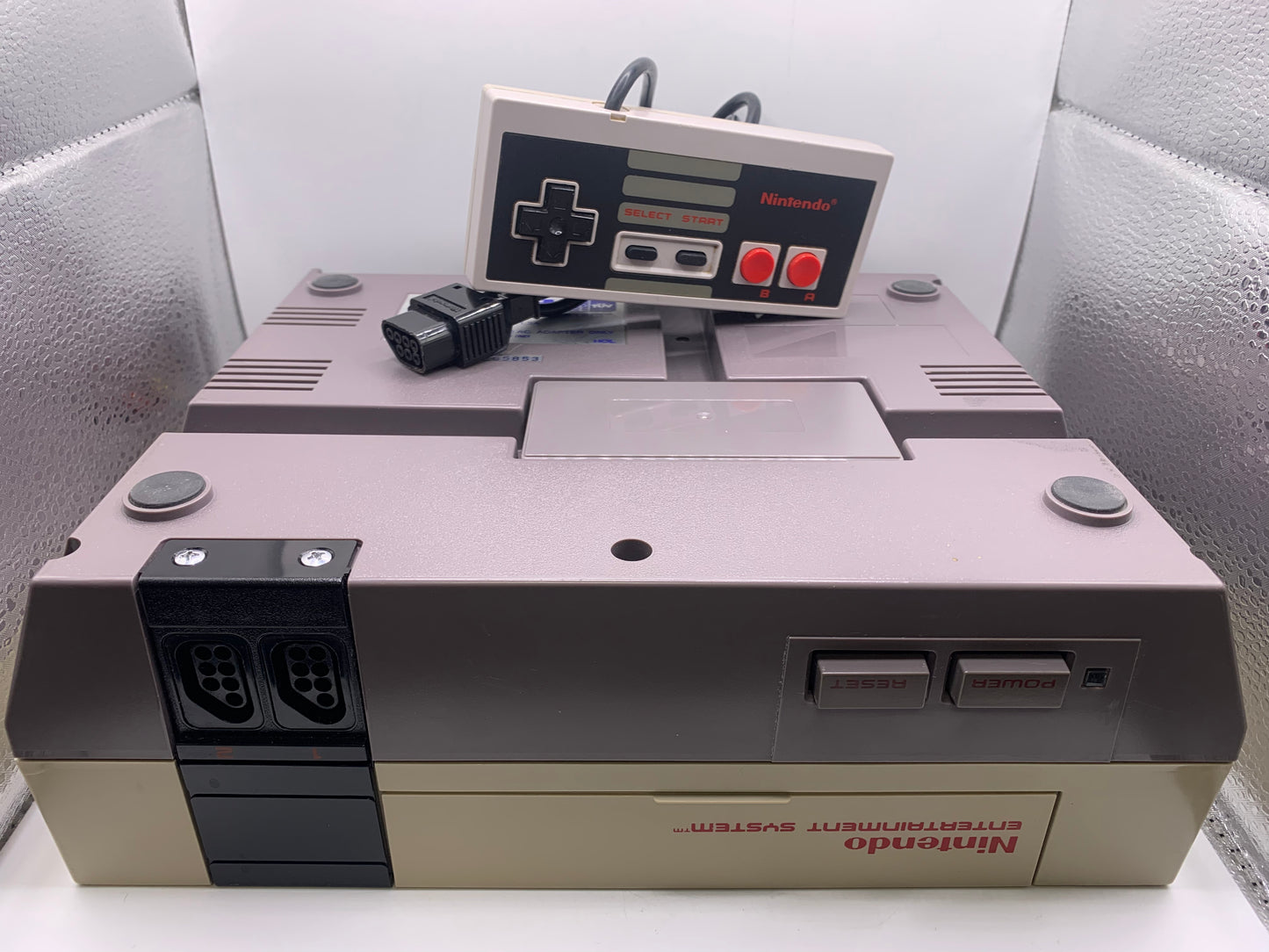 NES Console (Licht vergeeld)