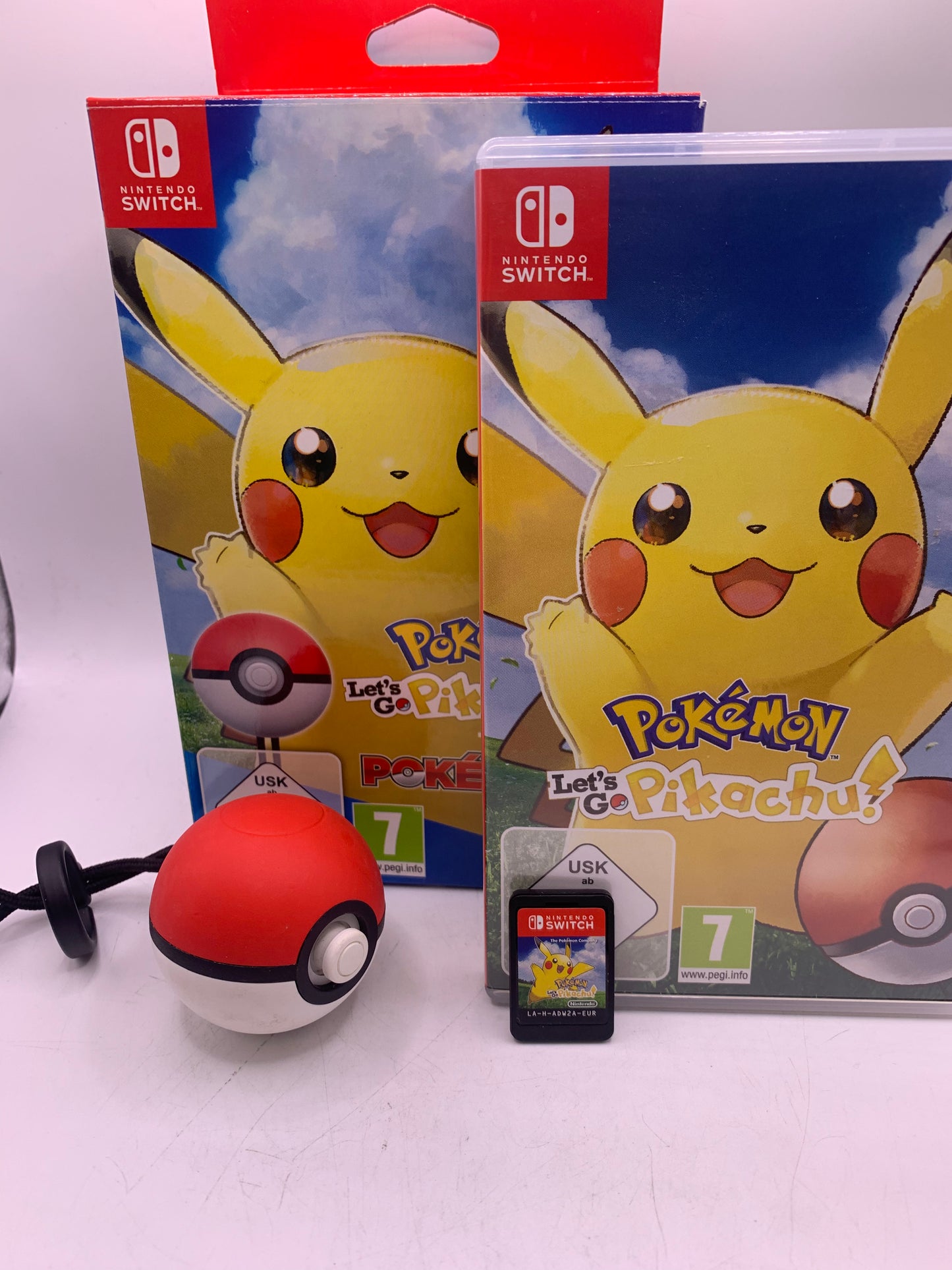 Pokémon: Let's Go, Pikachu! (+ Poke Ball Plus) – Nintendo Switch