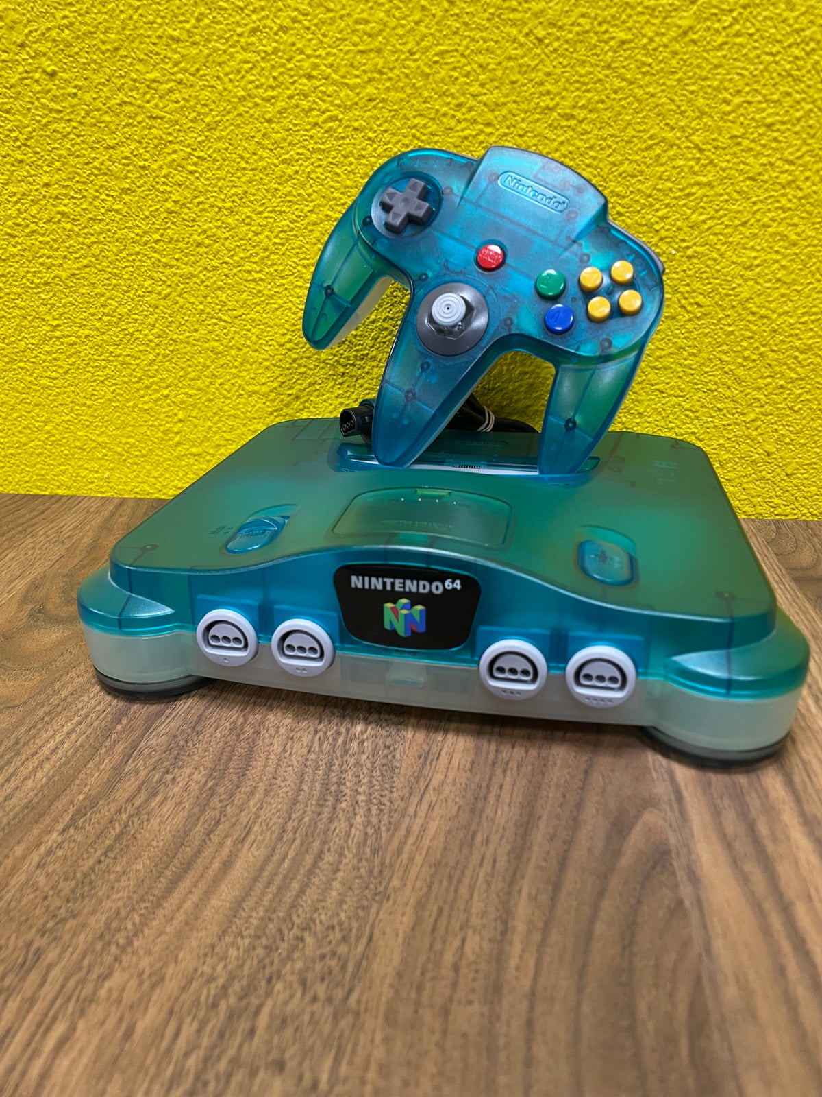 Nintendo 64 Aqua Console (Licht vergeeld)