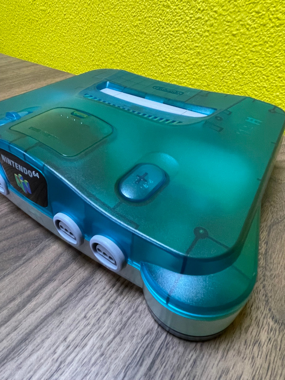 Nintendo 64 Aqua Console (Licht vergeeld)